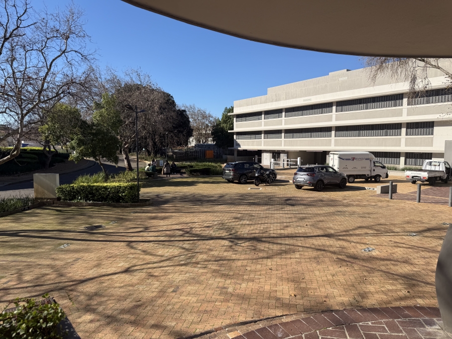To Let Commercial Property for Rent in Mowbray Western Cape